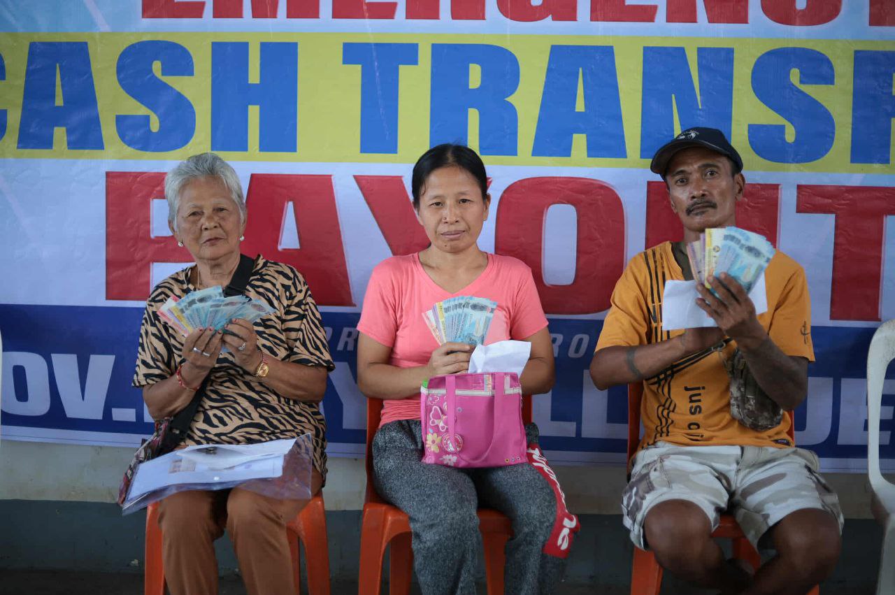 DSWD 5, Provincial Government distribute cash aid to disaster-stricken families in CamSur