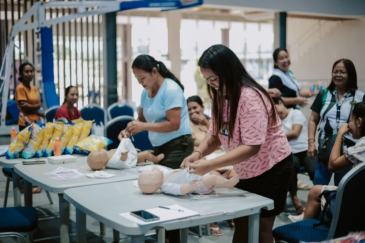 CamSur marks Safe Motherhood Week with free health services for expectant mothers